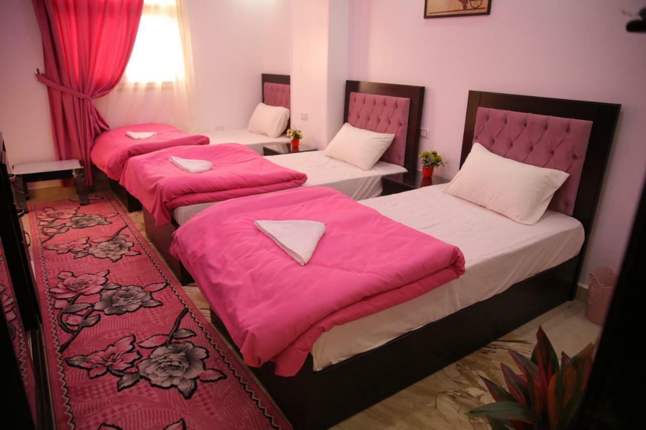 Queen Pyramids View Inn Kafret el-Gabal Extérieur photo
